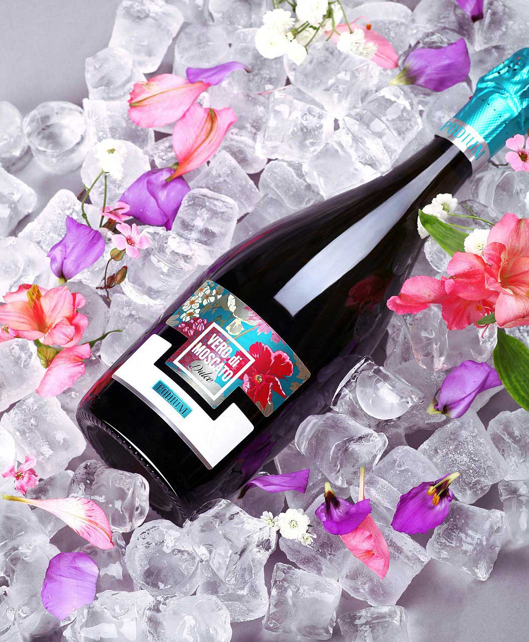 女性葡萄酒創(chuàng)意包裝設(shè)計